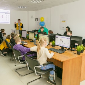 Новый класс в развлекательном центре города Томска! Скоро открытие! - КИБЕРшкола программирования для детей, компьютерные курсы для школьников, начинающих и подростков - KIBERone г. Искитим